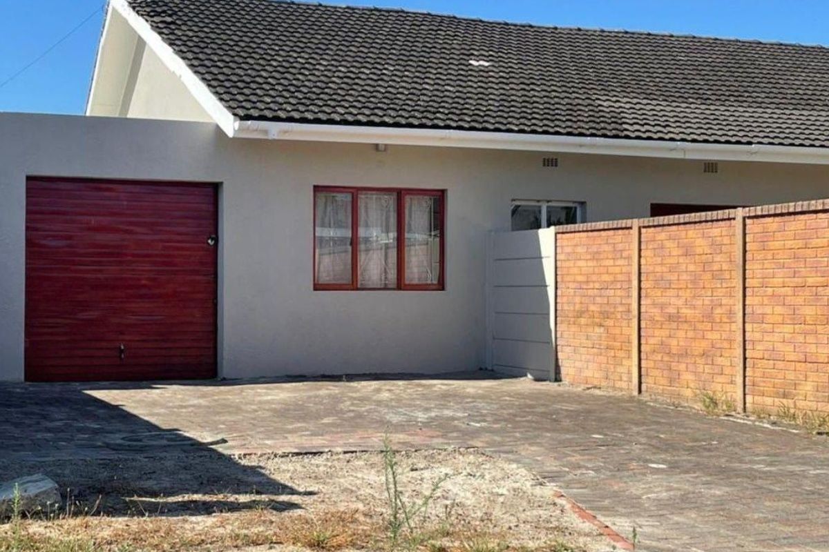 Charming 3-bedroom house in Belhar, Cape Town – perfect for families seeking comfort and convenience - Photo 2