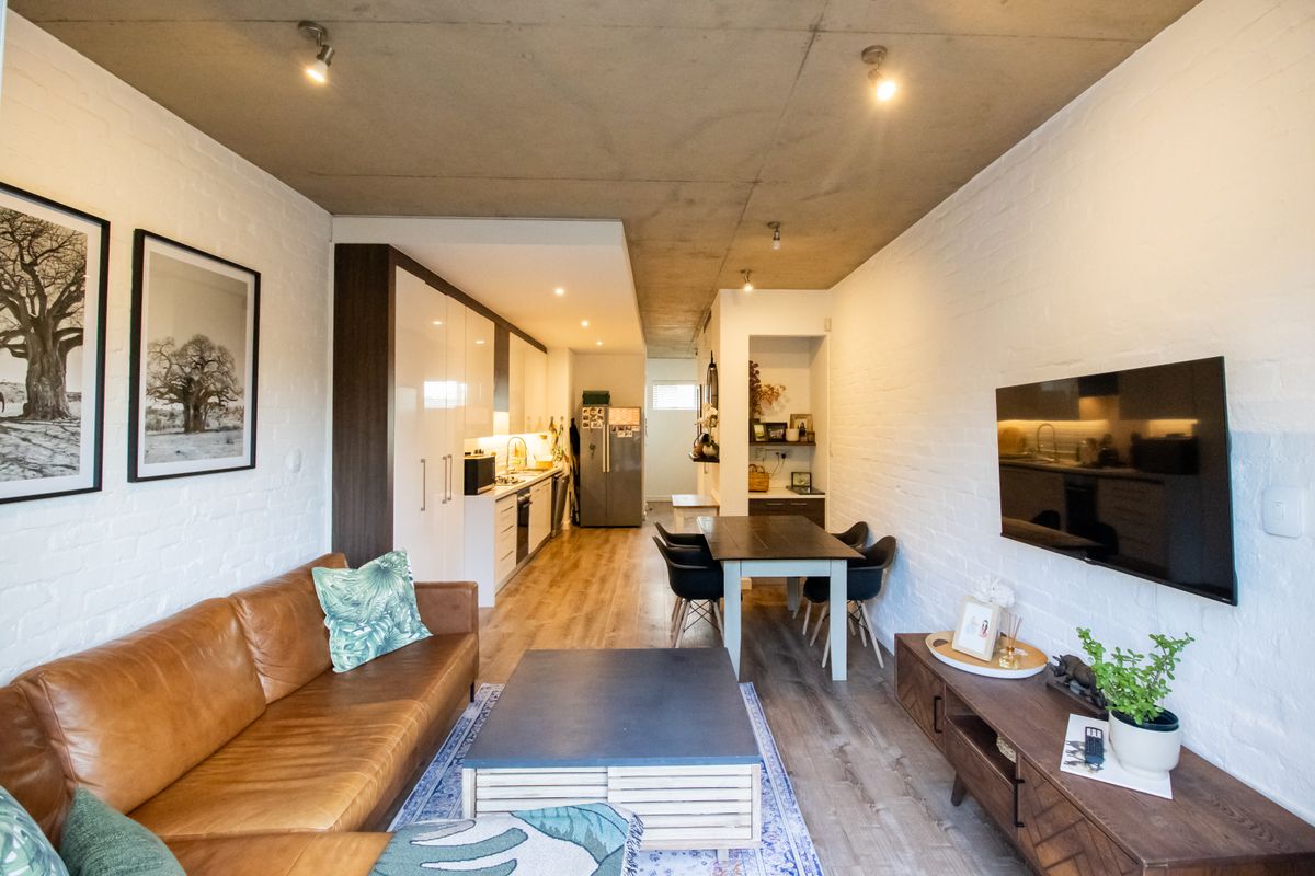 Trendy living For Sale - Photo 5
