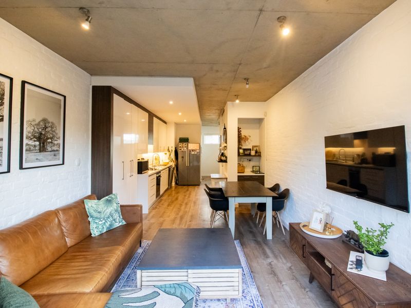 Trendy living For Sale - Photo 5
