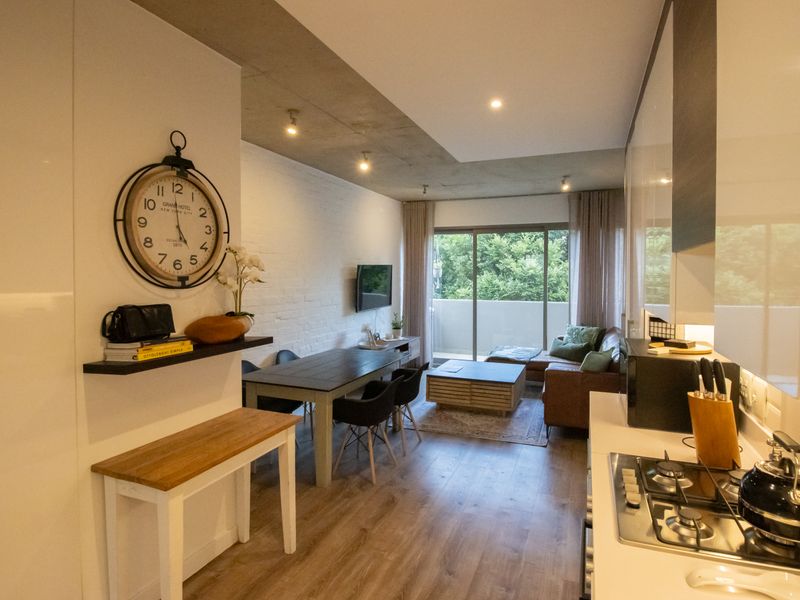 Trendy living For Sale - Photo 2
