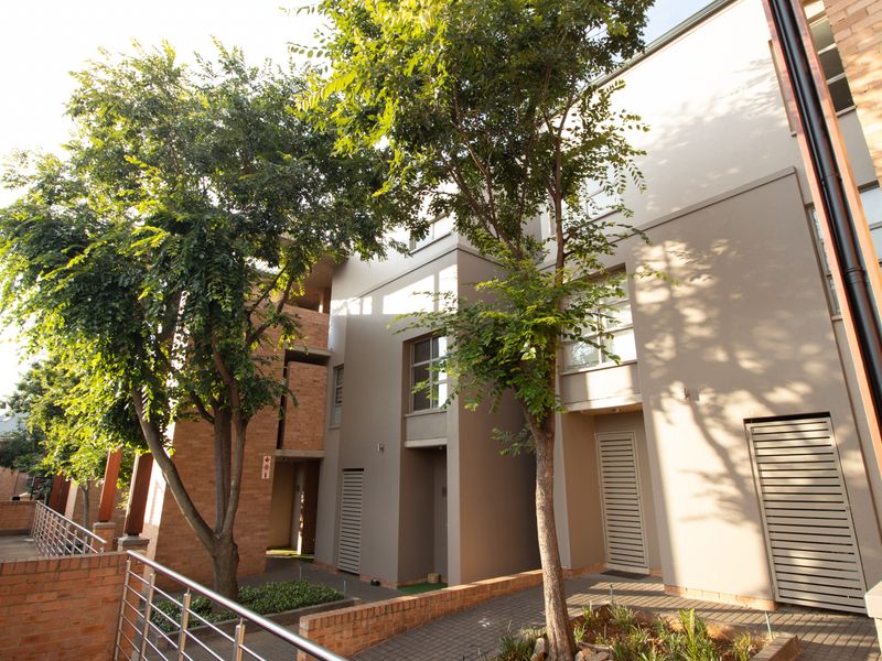 Trendy living For Sale - Photo 10