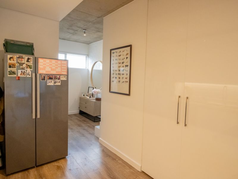 Trendy living For Sale - Photo 7