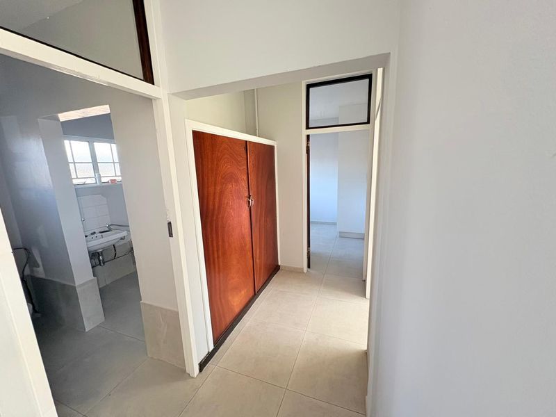 Newly Renovated 2-Bedroom Flats To Rent - Photo 3