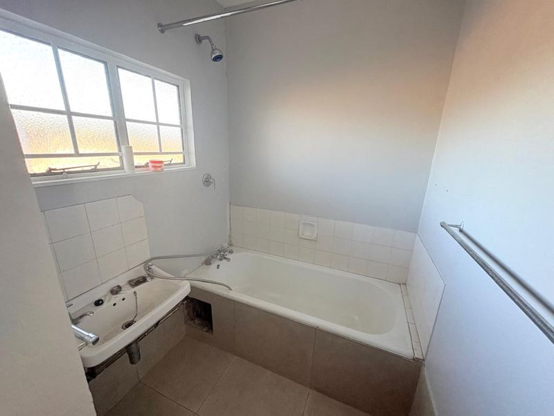 Newly Renovated 2-Bedroom Flats To Rent - Photo 7