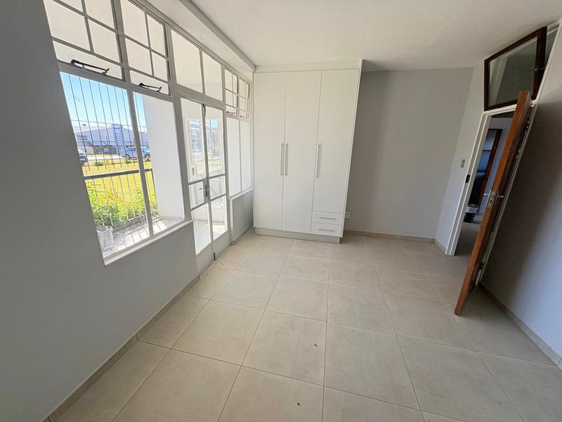 Newly Renovated 2-Bedroom Flats To Rent - Photo 6