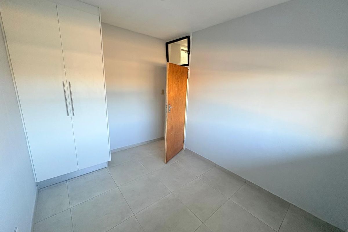 Newly Renovated 2-Bedroom Flats To Rent - Photo 4