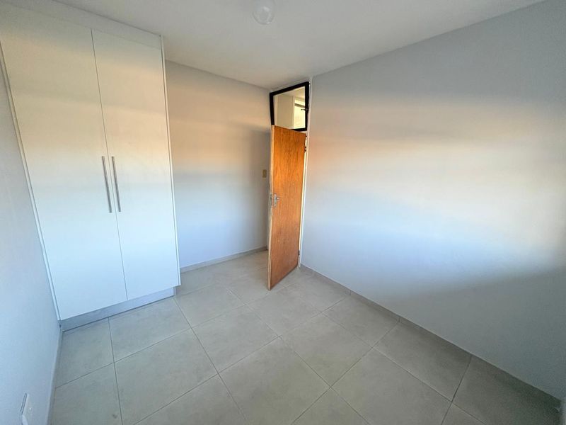 Newly Renovated 2-Bedroom Flats To Rent - Photo 4