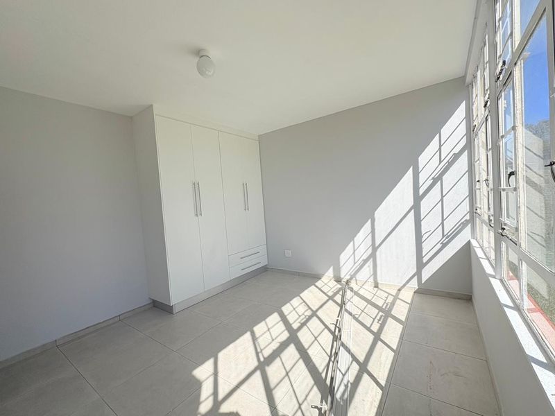 Beautifully Renovated 3-Bedroom Home To Rent - Photo 5