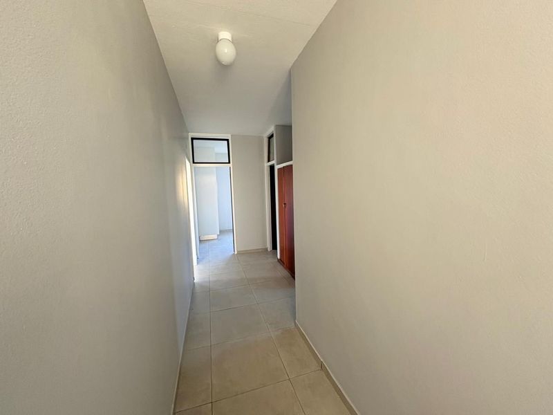 Beautifully Renovated 3-Bedroom Home To Rent - Photo 3