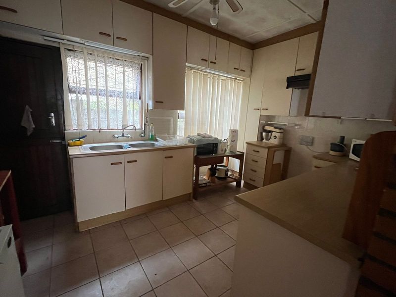 4 Bedroom House in Cosy Corner - Photo 7