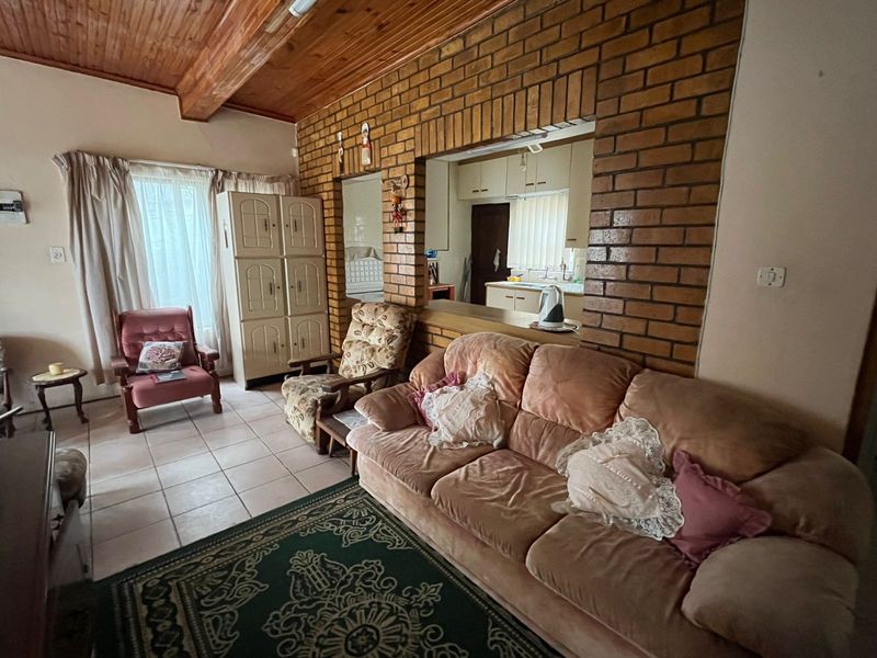 4 Bedroom House in Cosy Corner - Photo 6
