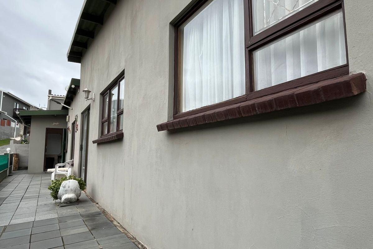 4 Bedroom House in Cosy Corner - Photo 4