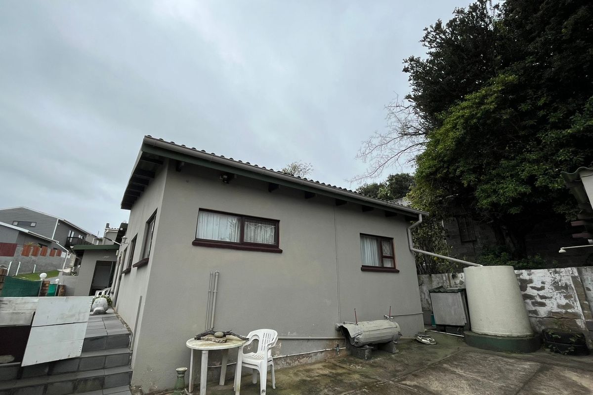 4 Bedroom House in Cosy Corner - Photo 2