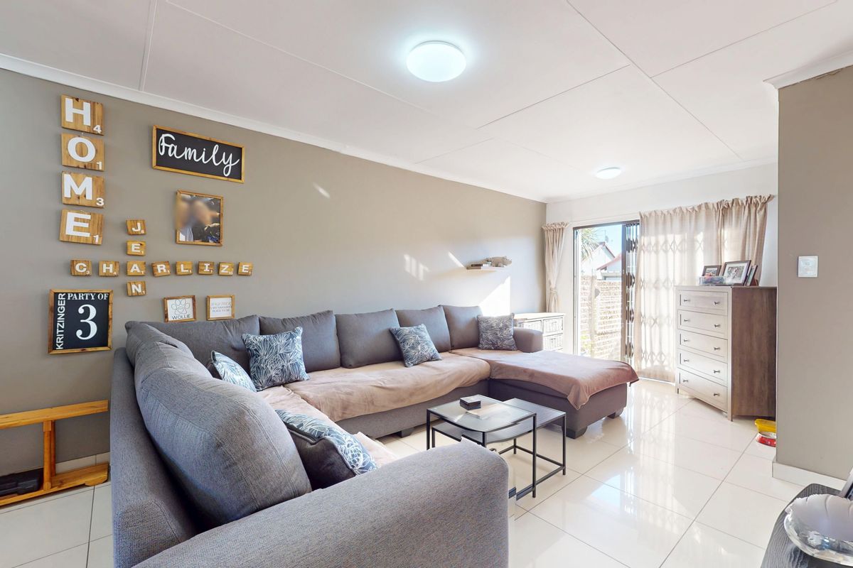 Live Luxury Non-Distressed Auction - Starting to bid from R650 000 - Photo 2
