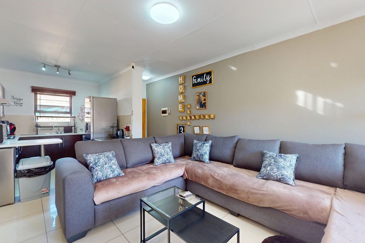 Live Luxury Non-Distressed Auction - Starting to bid from R650 000 - Photo 4