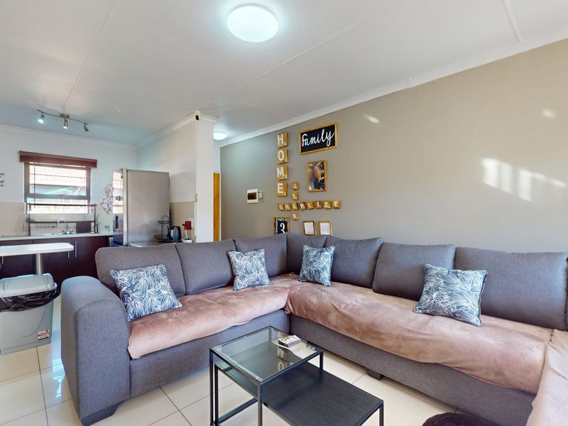Live Luxury Non-Distressed Auction - Starting to bid from R650 000 - Photo 4