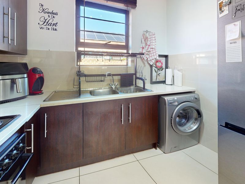 Live Luxury Non-Distressed Auction - Starting to bid from R650 000 - Photo 7