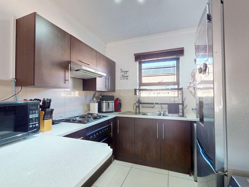 Live Luxury Non-Distressed Auction - Starting to bid from R650 000 - Photo 6
