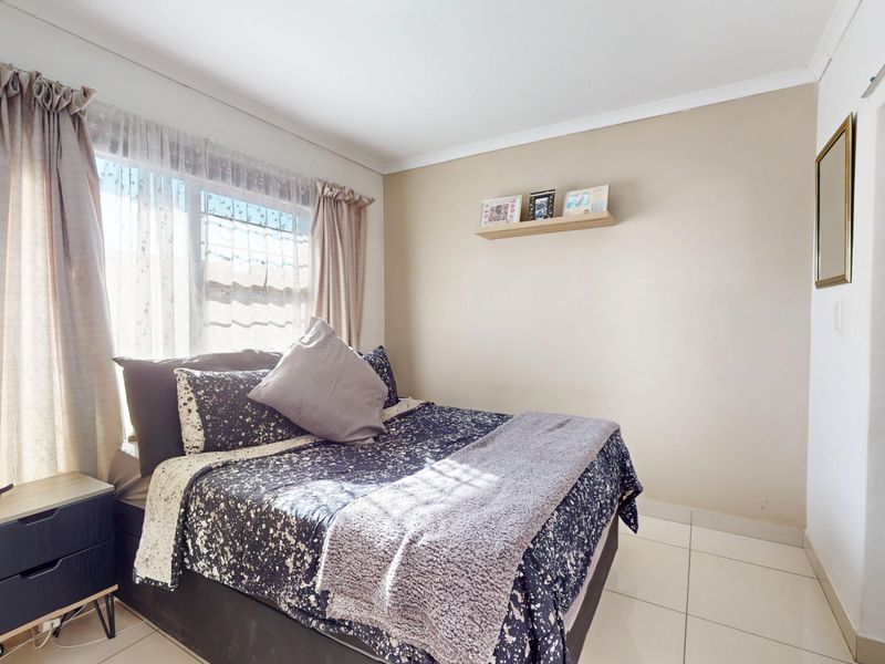 Live Luxury Non-Distressed Auction - Starting to bid from R650 000 - Photo 8