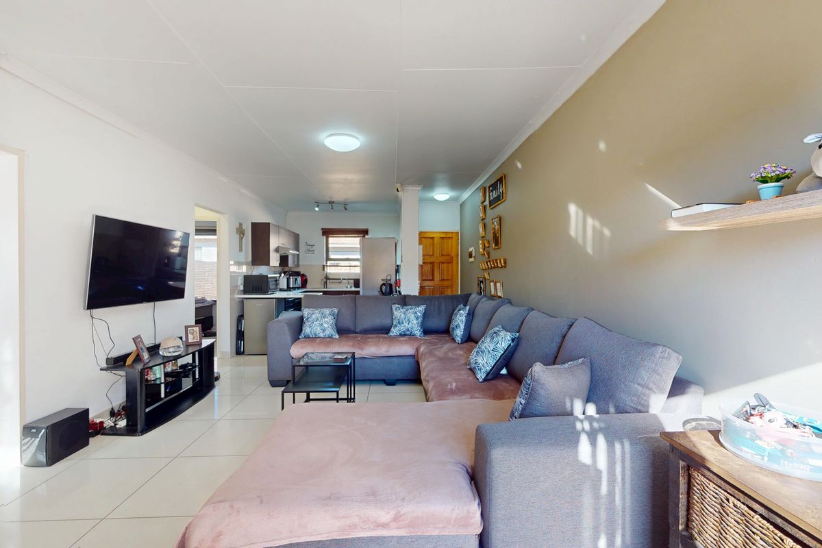 Live Luxury Non-Distressed Auction - Starting to bid from R650 000 - Photo 5