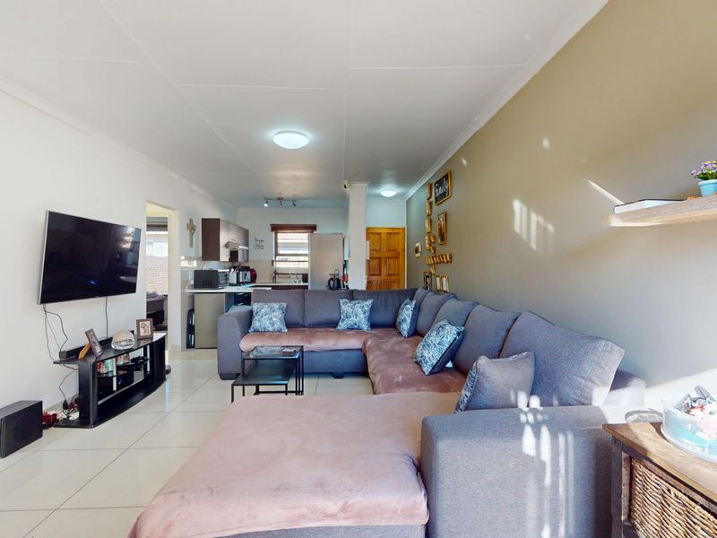 Live Luxury Non-Distressed Auction - Starting to bid from R650 000 - Photo 5
