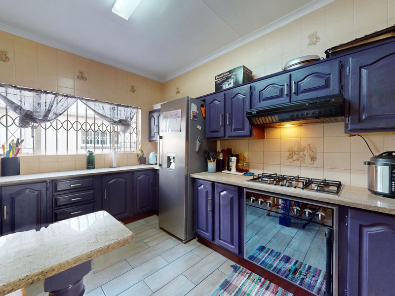 Spacious Family Home in a Secure and Sought-After Witfield Enclosure – Move-In Ready! - Photo 4