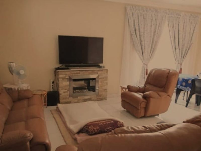 Well-Maintained 3 Bedroom Family Home in Safe & Quiet Linmeyer - Photo 10