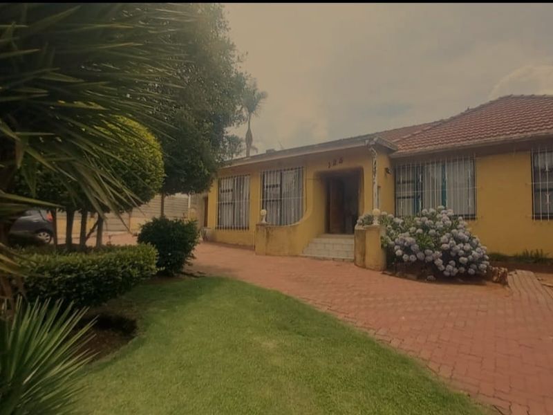 Well-Maintained 3 Bedroom Family Home in Safe & Quiet Linmeyer - Photo 6