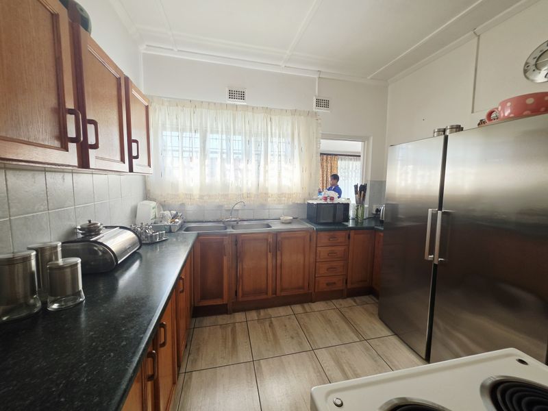 Established Bed & Breakfast in a Prime Central Location - Photo 2