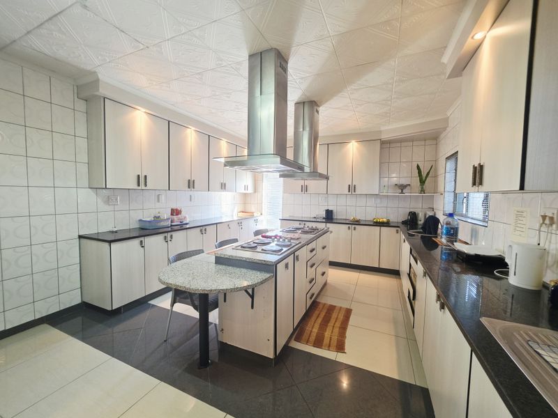 Neat and Well-Established Bed & Breakfast – Excellent Investment Opportunity - Photo 3