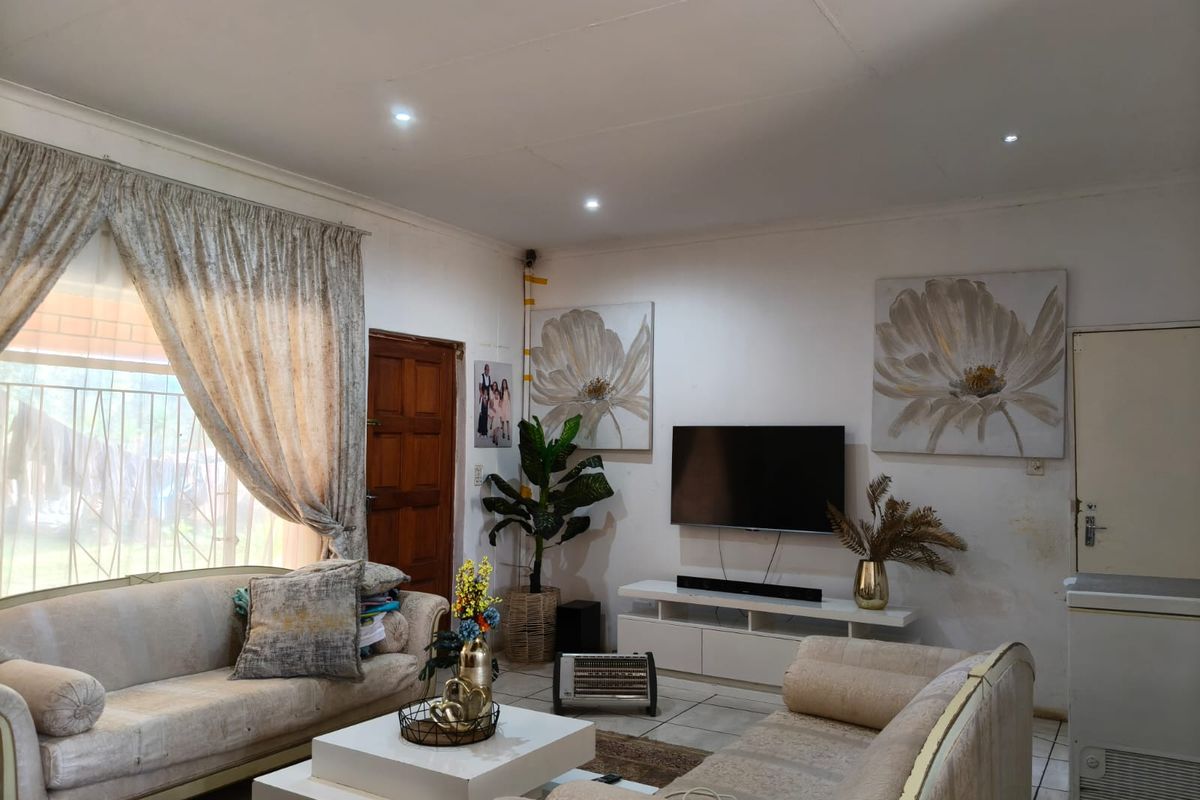 Prestigious 26Ha Farm Estate Between Hartbeespoort & Magaliesburg - Photo 5