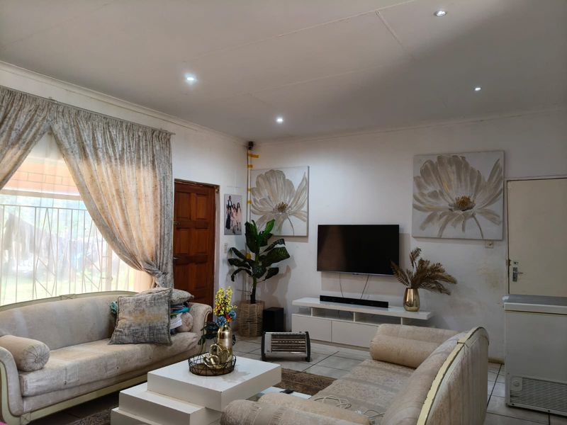 Prestigious 26Ha Farm Estate Between Hartbeespoort & Magaliesburg - Photo 5
