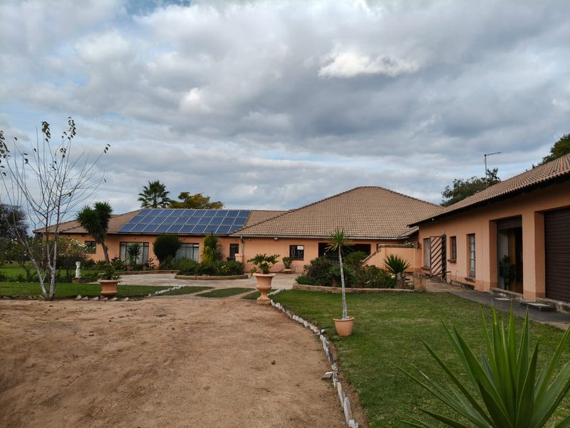 Prestigious 26Ha Farm Estate Between Hartbeespoort & Magaliesburg - Photo 1