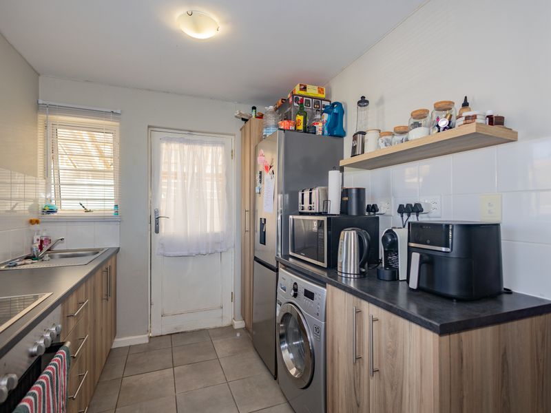 House Pending Sale In Milnerton - Photo 5