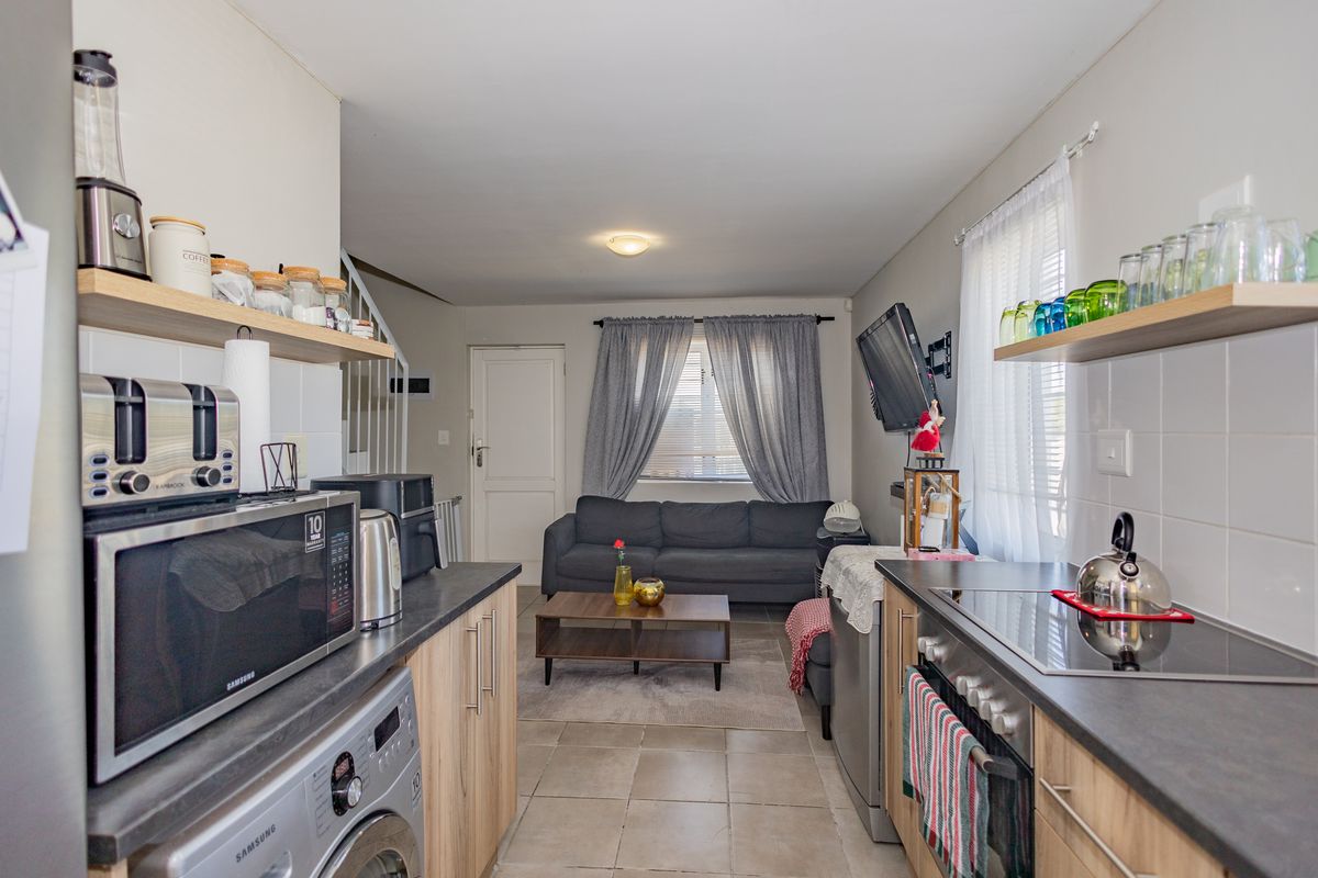 House Pending Sale In Milnerton - Photo 3