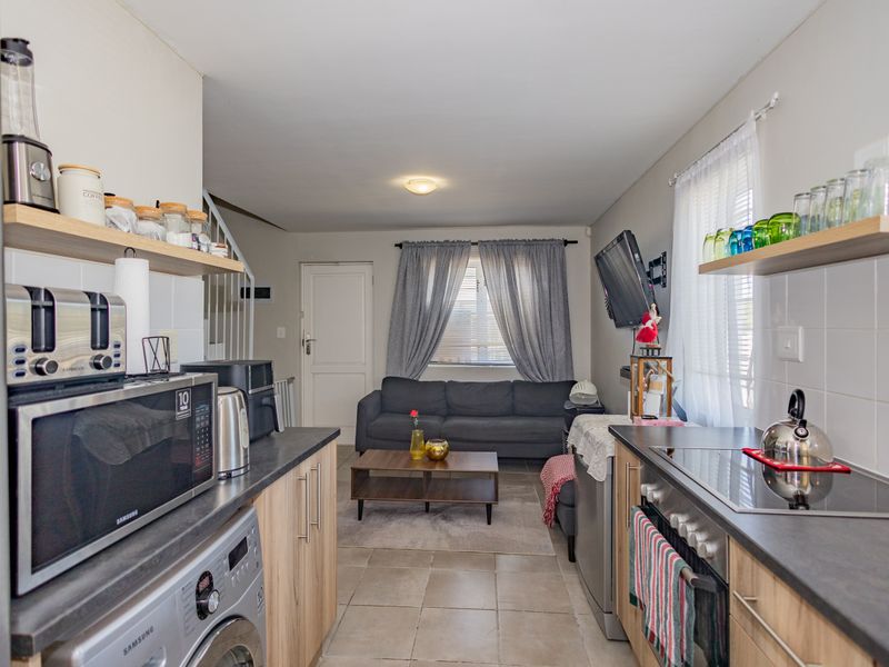 House Pending Sale In Milnerton - Photo 3