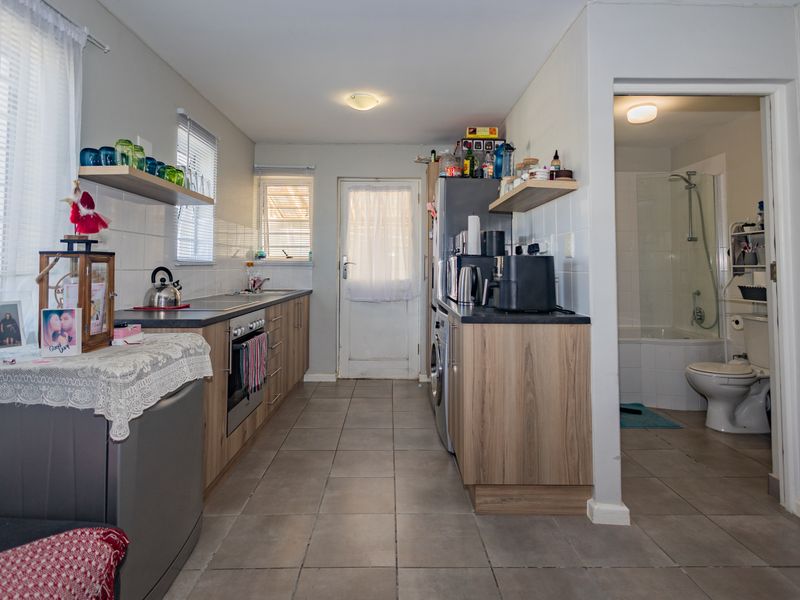House Pending Sale In Milnerton - Photo 6