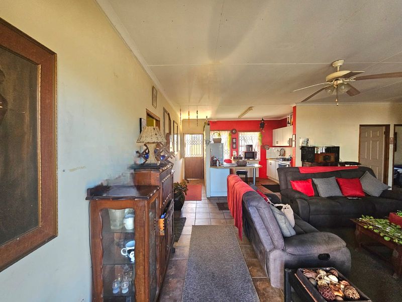 Charming Two Bedroom House With Spacious Yard for sale - Photo 6