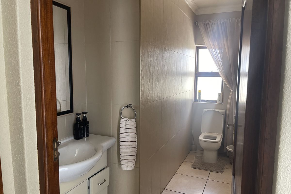 EXCLUSIVE FAMILY LIVING IN ELIGWA ESTATE. - Photo 4