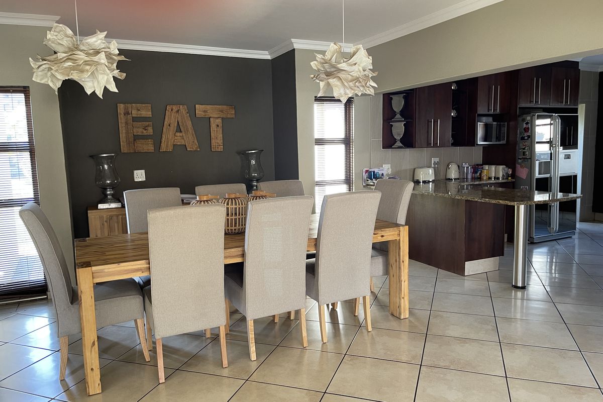 EXCLUSIVE FAMILY LIVING IN ELIGWA ESTATE. - Photo 5
