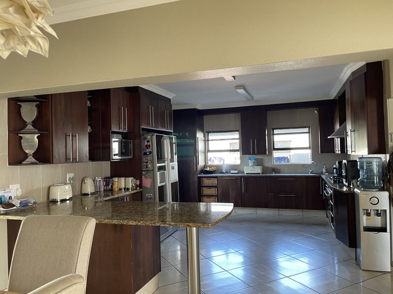 EXCLUSIVE FAMILY LIVING IN ELIGWA ESTATE. - Photo 6