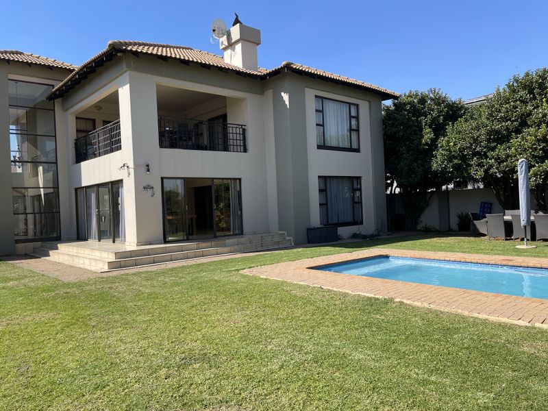 EXCLUSIVE FAMILY LIVING IN ELIGWA ESTATE. - Photo 2