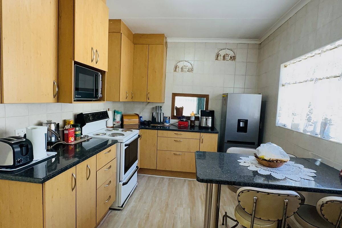 Newly Renovated Family Home in Secure Dalpark Ext 1 - Photo 5