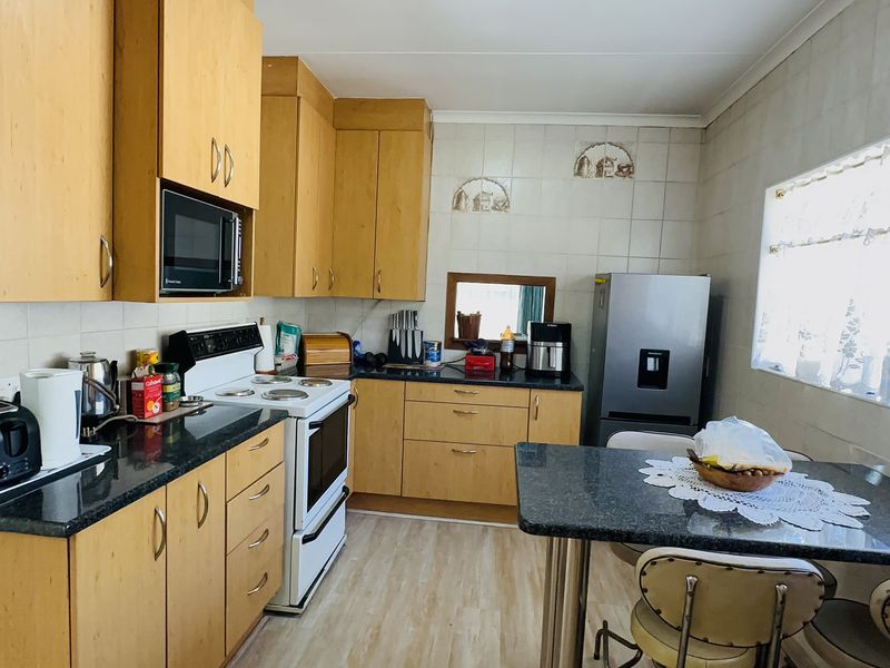 Newly Renovated Family Home in Secure Dalpark Ext 1 - Photo 5