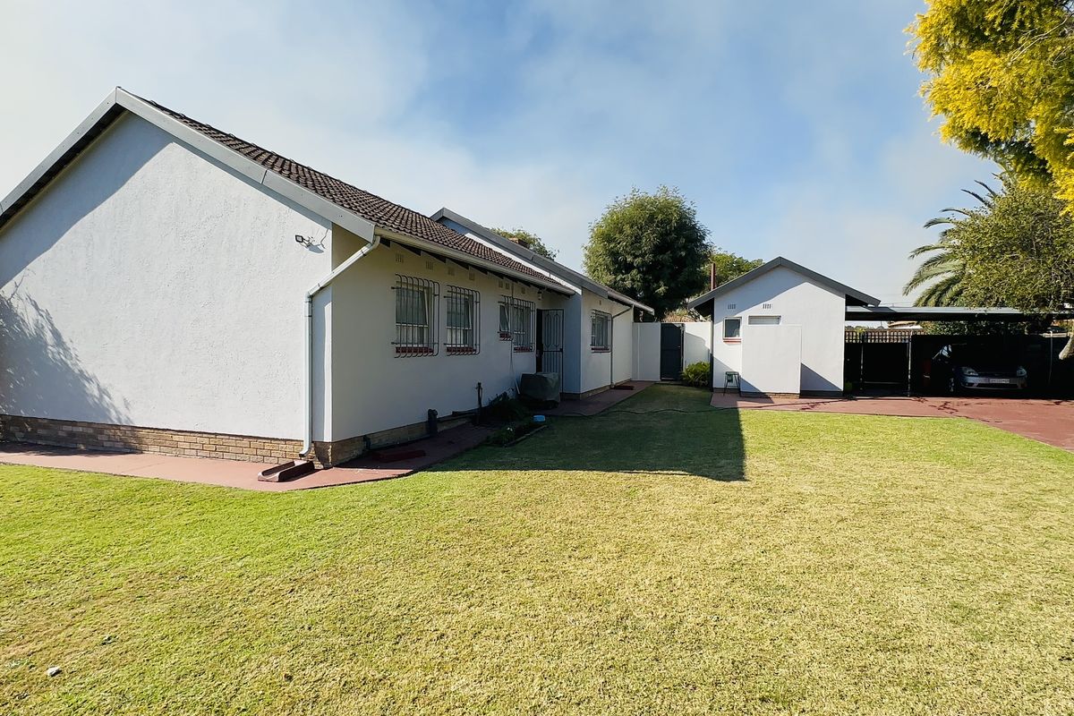 Newly Renovated Family Home in Secure Dalpark Ext 1 - Photo 2