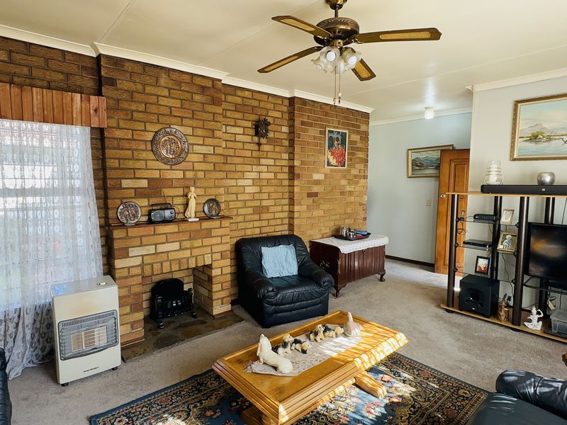 Newly Renovated Family Home in Secure Dalpark Ext 1 - Photo 8