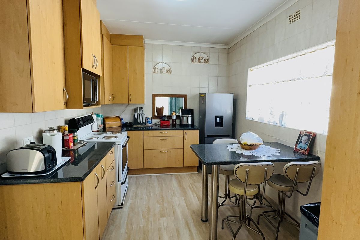 Newly Renovated Family Home in Secure Dalpark Ext 1 - Photo 4