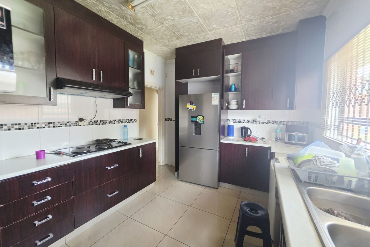 Three-Bedroom Family Home with Flatlet in Grantham Park - Photo 2