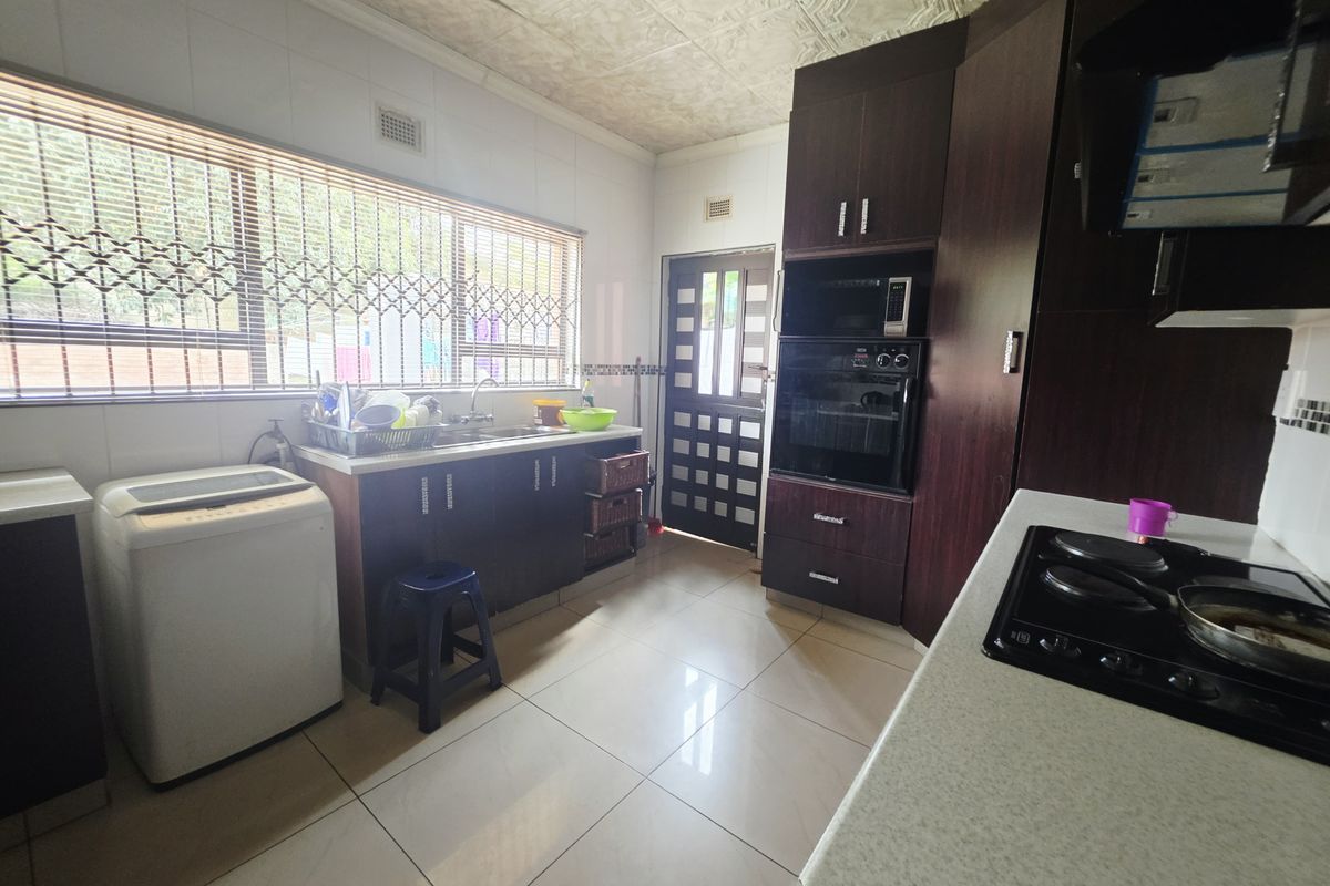 Three-Bedroom Family Home with Flatlet in Grantham Park - Photo 4