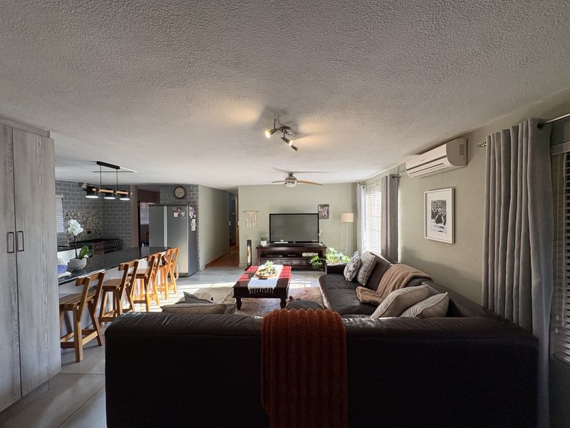 Entertain in Style, Live in Comfort - Photo 3